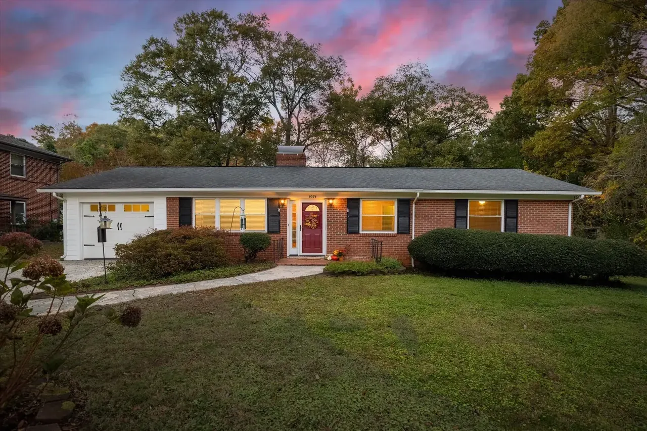 1074 5th Ave Ct NW, Hickory