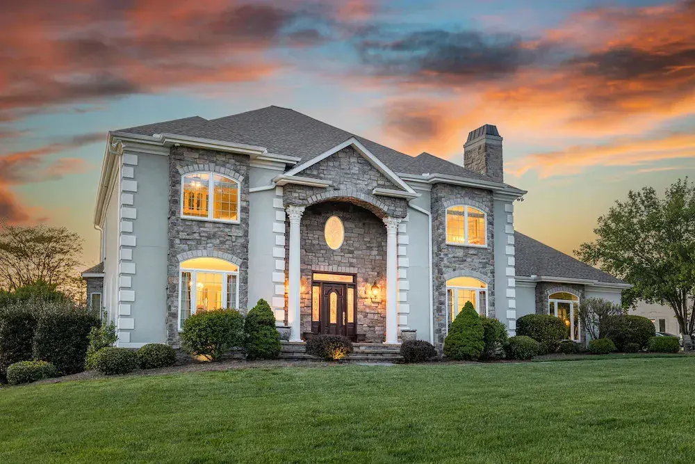 1133 N Shore Dr, Hickory